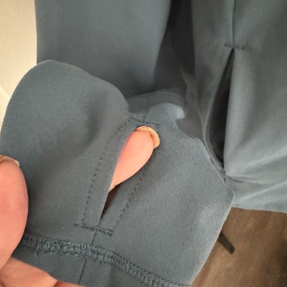 Reebok zip up running jacket. Sz XXL. Greenish grey in color - Picture 4 of 7